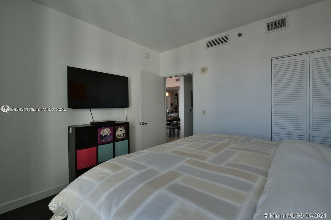 Recently Sold: $730,000 (2 beds, 2 baths, 1120 Square Feet)