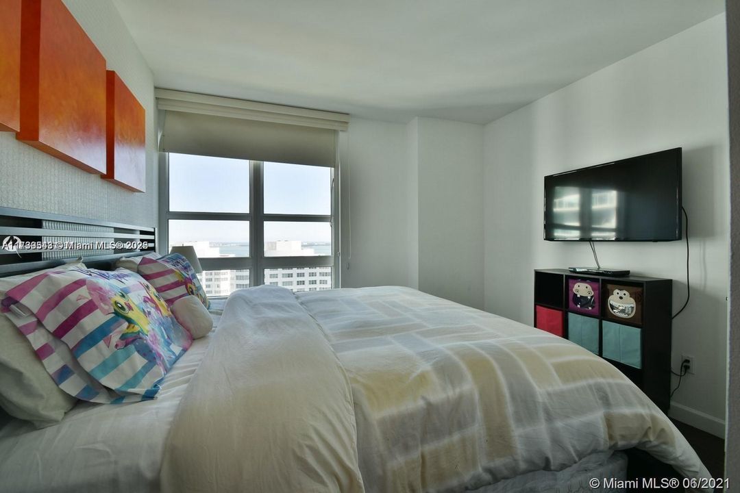 Recently Sold: $730,000 (2 beds, 2 baths, 1120 Square Feet)