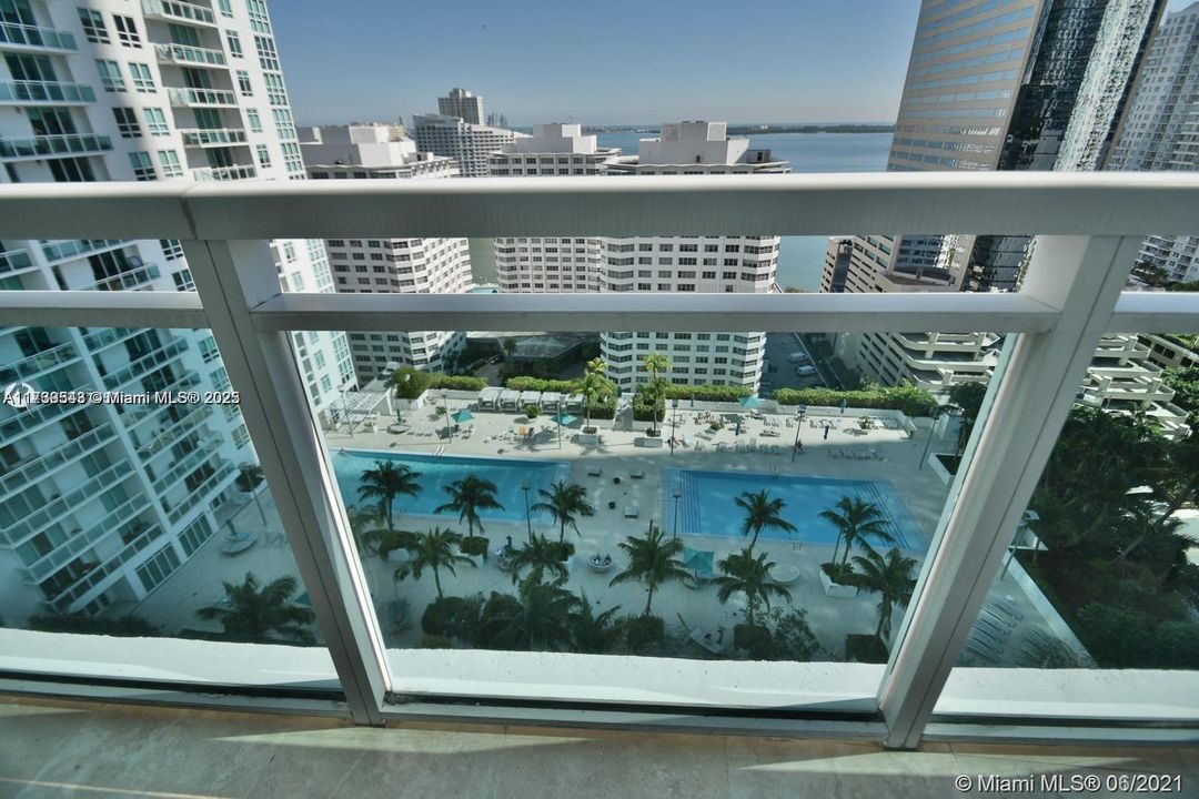 Recently Sold: $730,000 (2 beds, 2 baths, 1120 Square Feet)