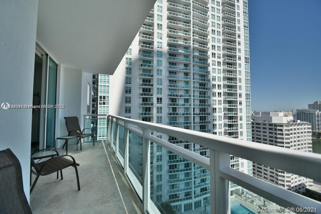 Recently Sold: $730,000 (2 beds, 2 baths, 1120 Square Feet)