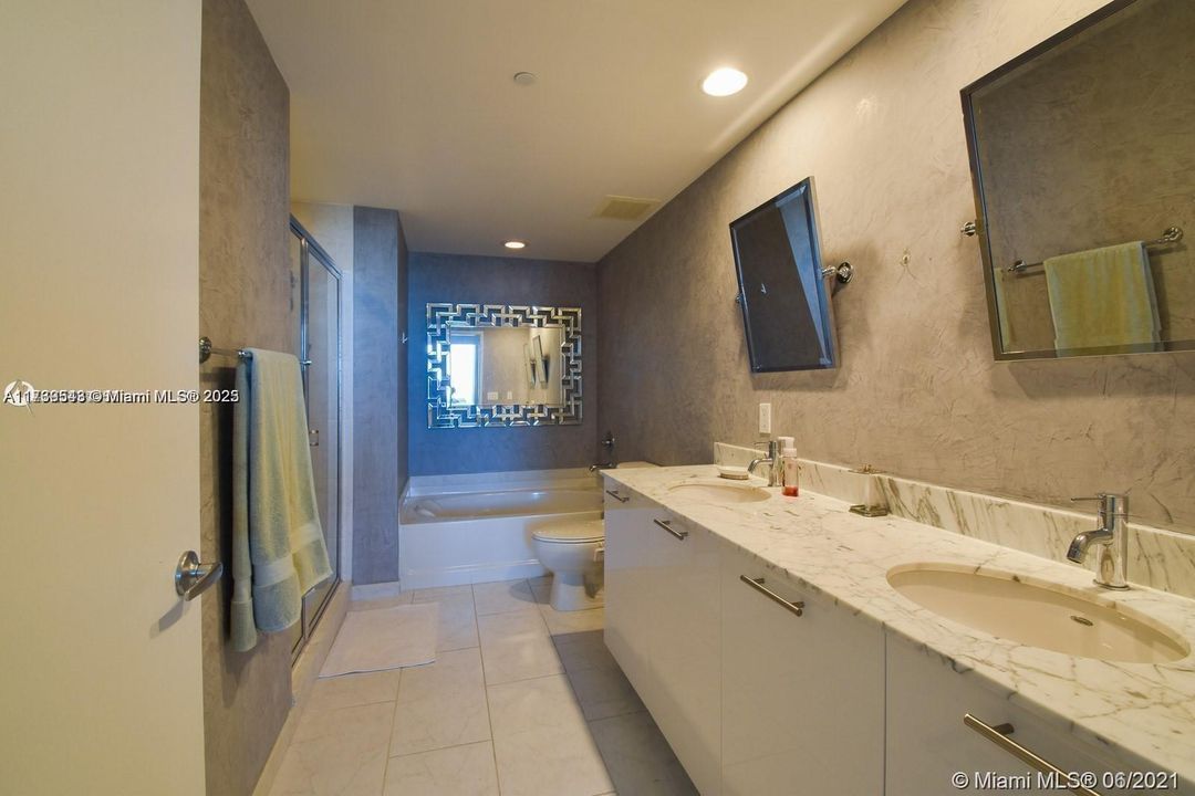 Recently Sold: $730,000 (2 beds, 2 baths, 1120 Square Feet)