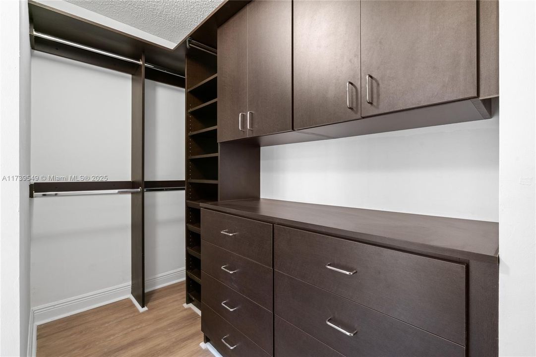 Recently Rented: $6,500 (3 beds, 2 baths, 2012 Square Feet)