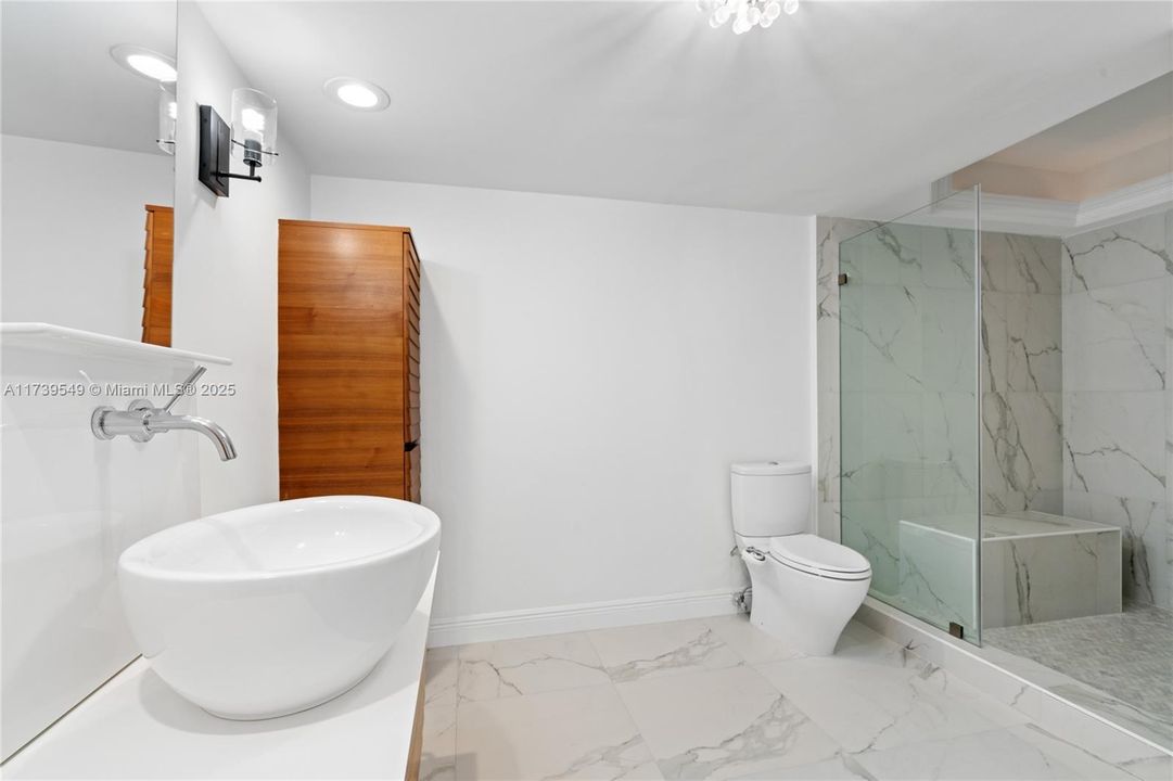 Recently Rented: $6,500 (3 beds, 2 baths, 2012 Square Feet)