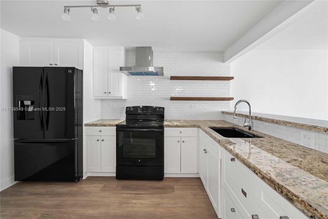 Recently Rented: $6,500 (3 beds, 2 baths, 2012 Square Feet)