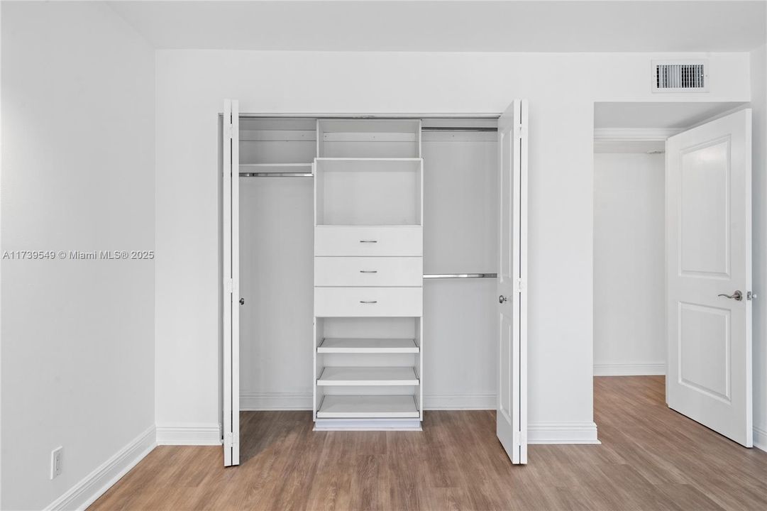 Recently Rented: $6,500 (3 beds, 2 baths, 2012 Square Feet)