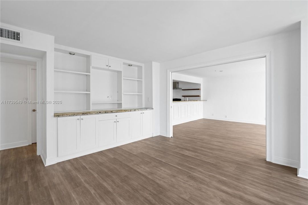 Recently Rented: $6,500 (3 beds, 2 baths, 2012 Square Feet)