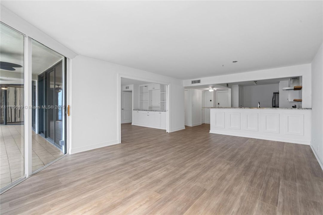 Recently Rented: $6,500 (3 beds, 2 baths, 2012 Square Feet)