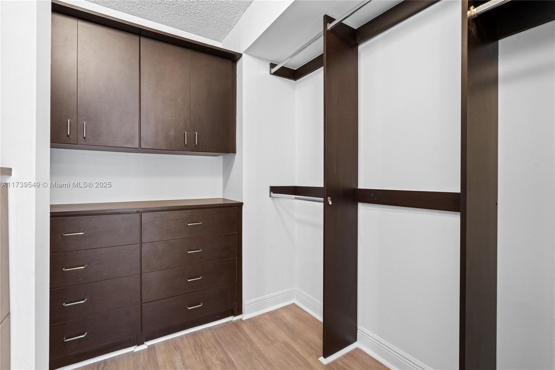 Recently Rented: $6,500 (3 beds, 2 baths, 2012 Square Feet)