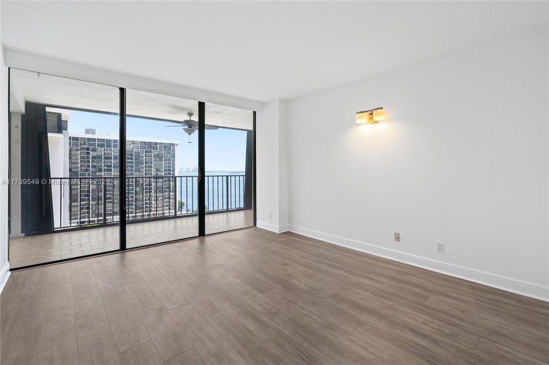 Recently Rented: $6,500 (3 beds, 2 baths, 2012 Square Feet)