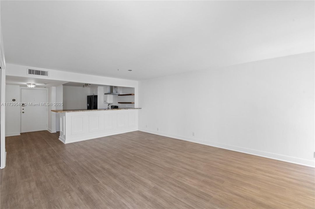 Recently Rented: $6,500 (3 beds, 2 baths, 2012 Square Feet)