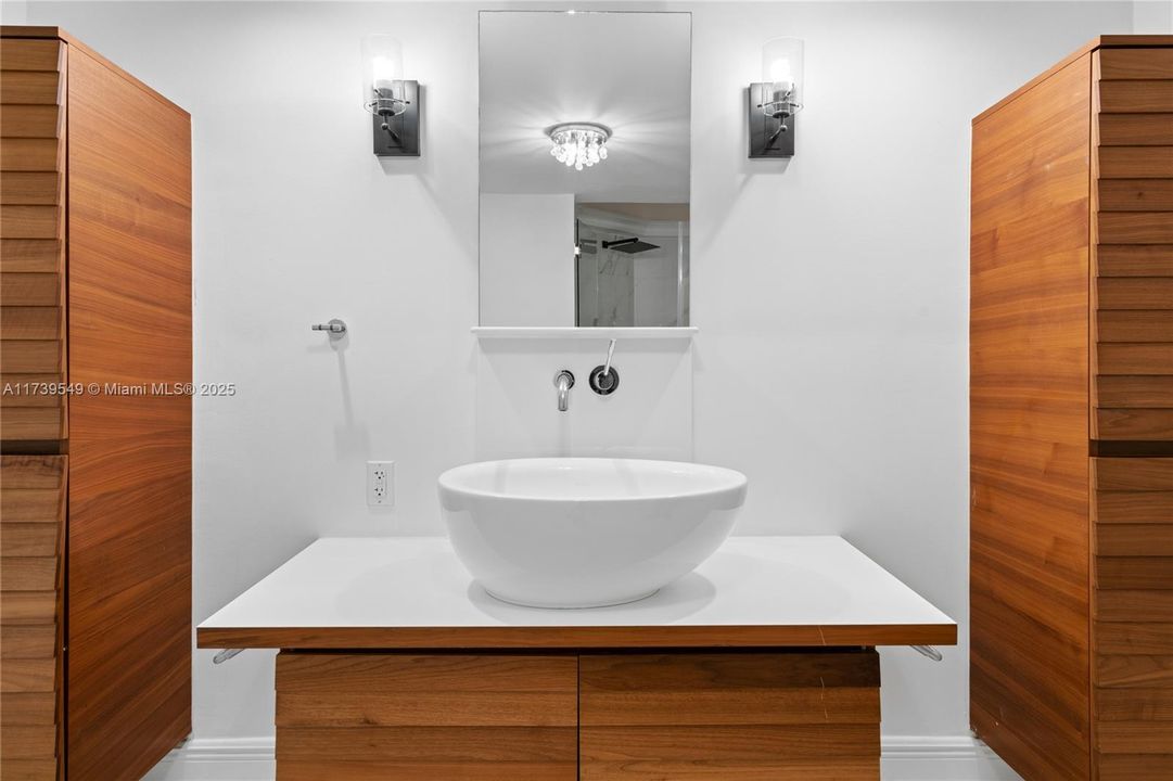 Recently Rented: $6,500 (3 beds, 2 baths, 2012 Square Feet)