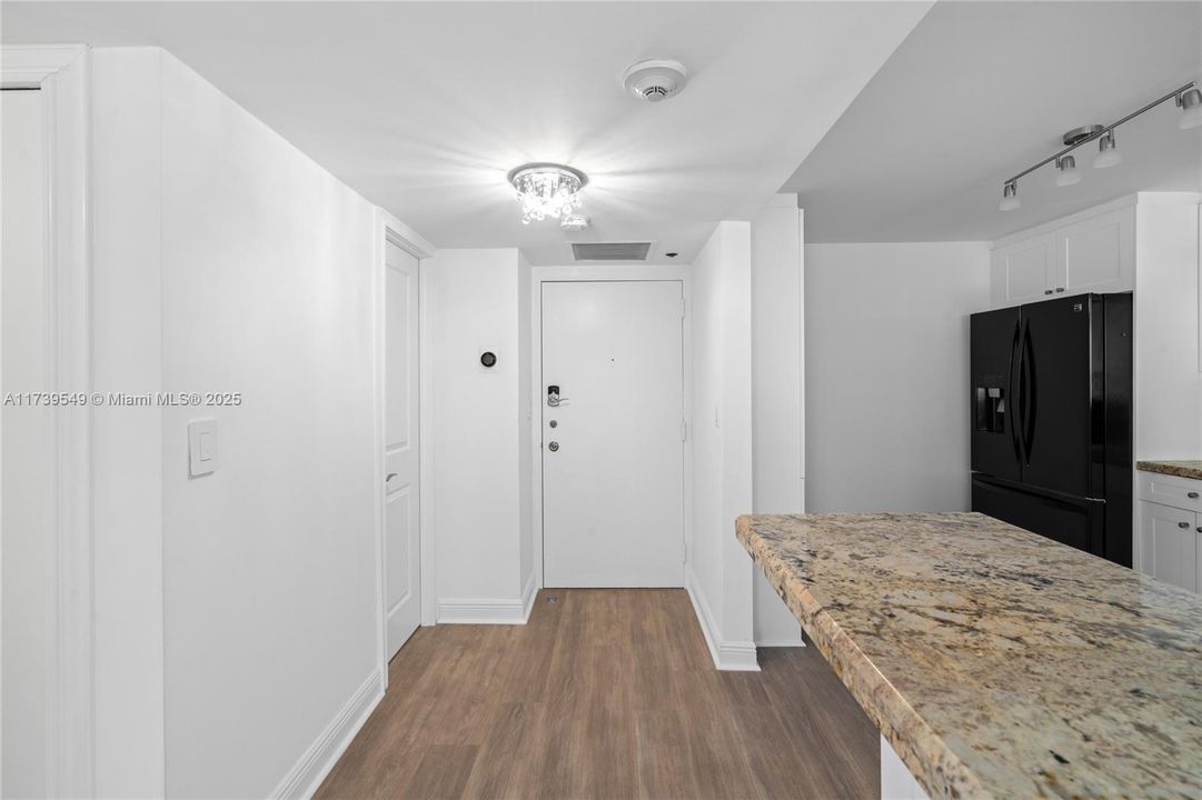 Recently Rented: $6,500 (3 beds, 2 baths, 2012 Square Feet)