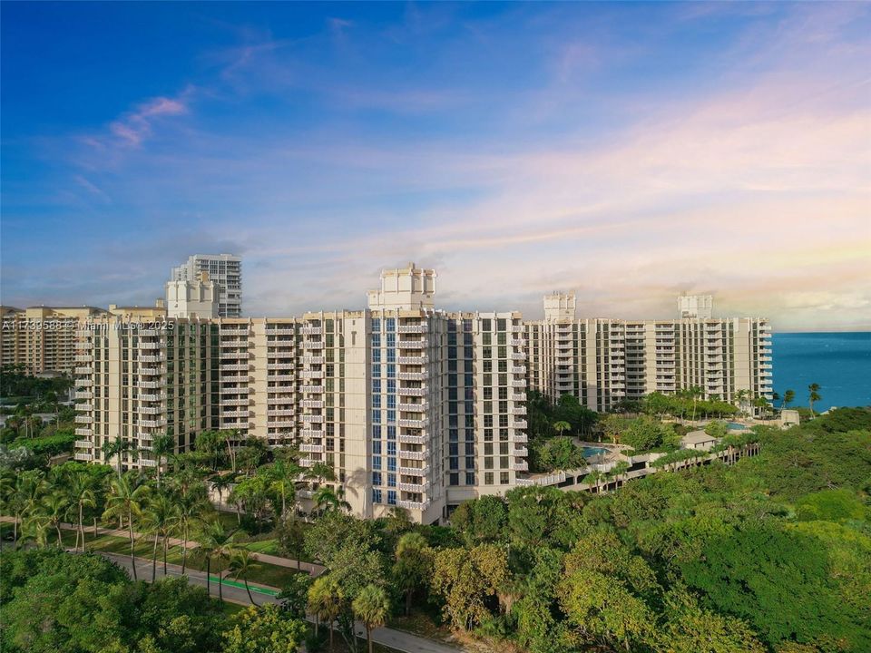 For Sale: $1,290,000 (2 beds, 2 baths, 1409 Square Feet)