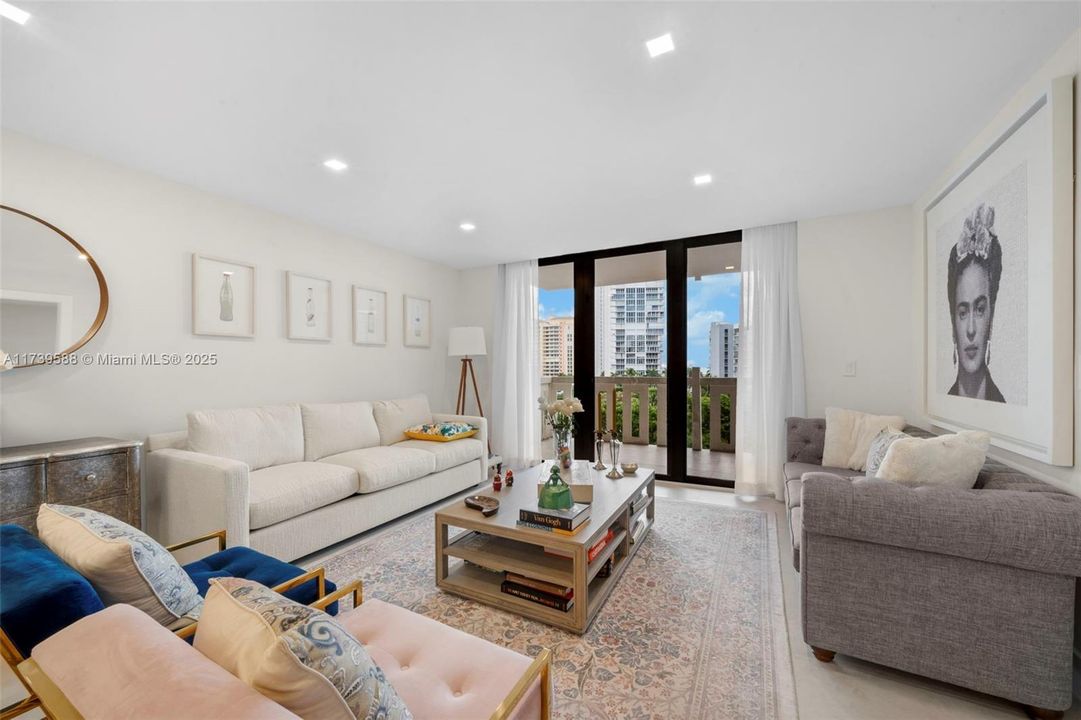 For Sale: $1,290,000 (2 beds, 2 baths, 1409 Square Feet)