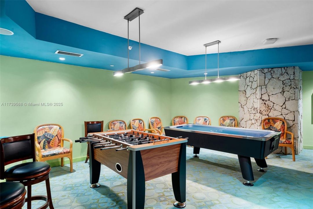 For Sale: $1,290,000 (2 beds, 2 baths, 1409 Square Feet)