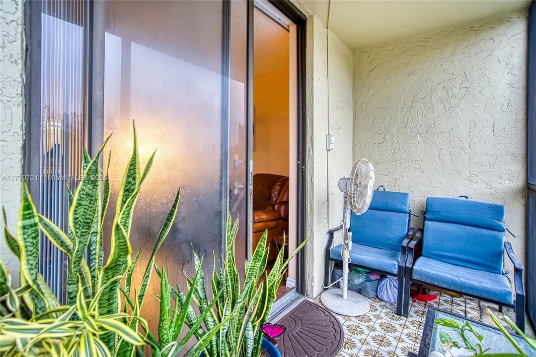 Vendido Recientemente: $155,000 (1 camas, 1 baños, 728 Pies cuadrados)