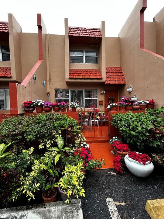 Recently Sold: $149,900 (2 beds, 2 baths, 1096 Square Feet)