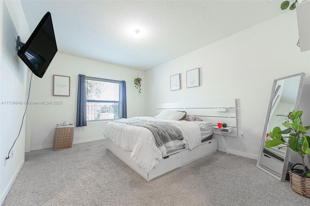 Recently Rented: $2,500 (3 beds, 2 baths, 1315 Square Feet)