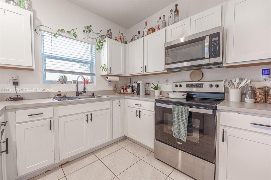 Recently Rented: $2,500 (3 beds, 2 baths, 1315 Square Feet)