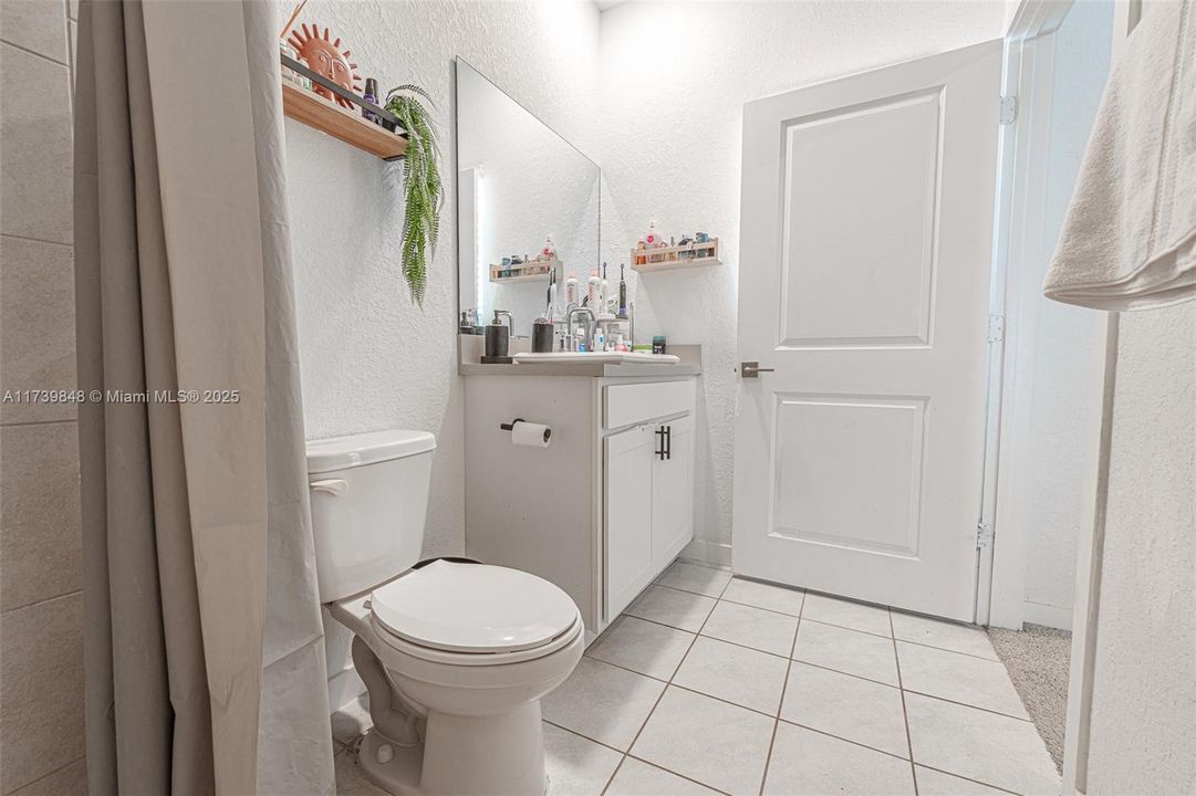 Recently Rented: $2,500 (3 beds, 2 baths, 1315 Square Feet)