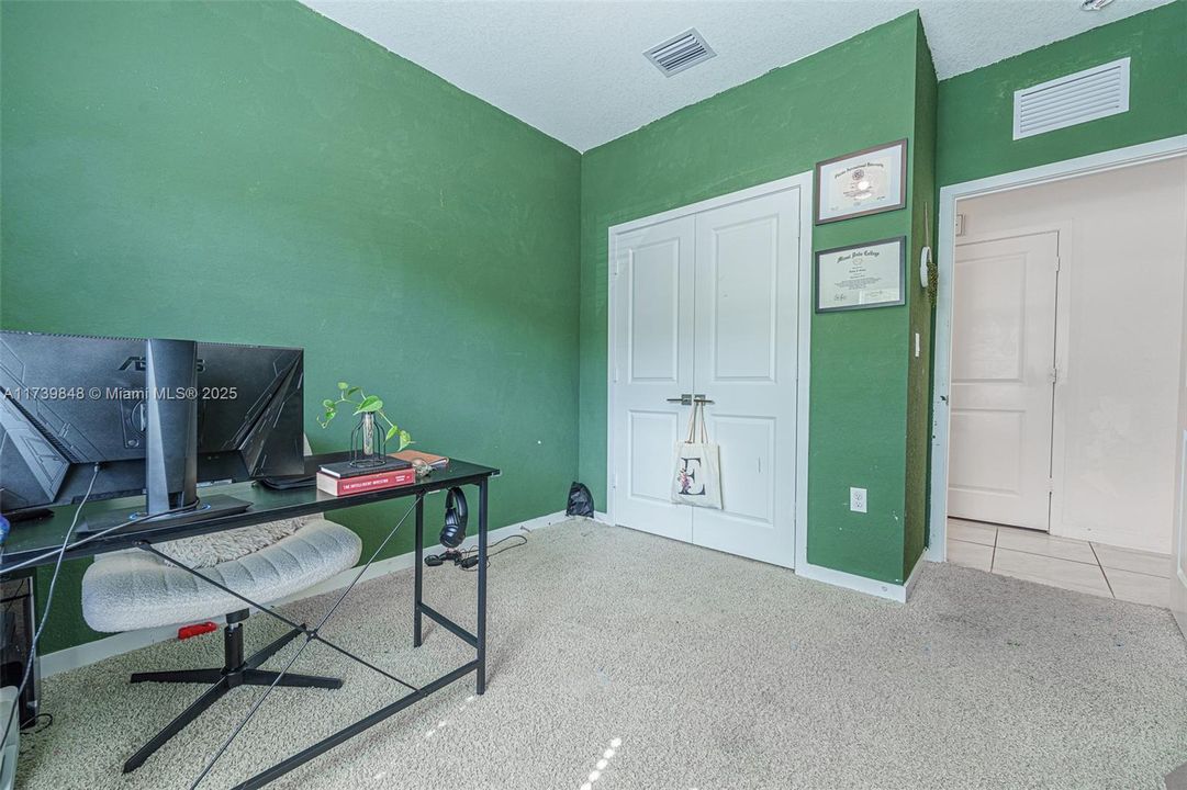 Recently Rented: $2,500 (3 beds, 2 baths, 1315 Square Feet)