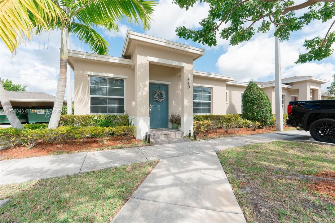 Recently Rented: $2,500 (3 beds, 2 baths, 1315 Square Feet)