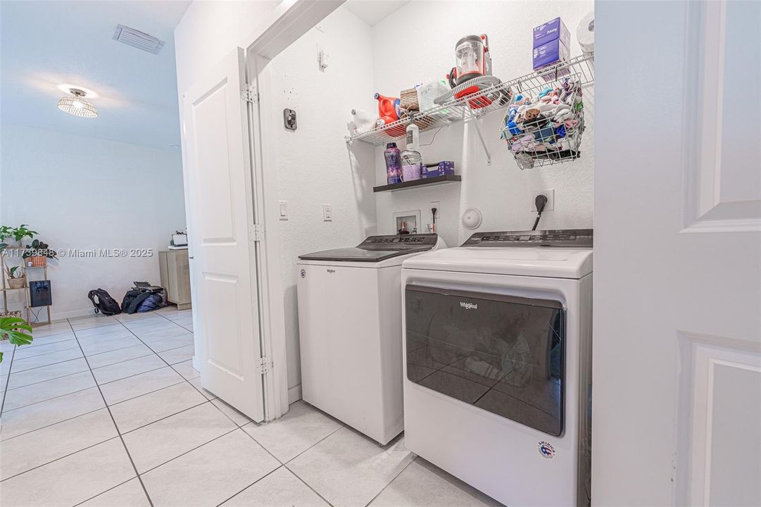 Recently Rented: $2,500 (3 beds, 2 baths, 1315 Square Feet)