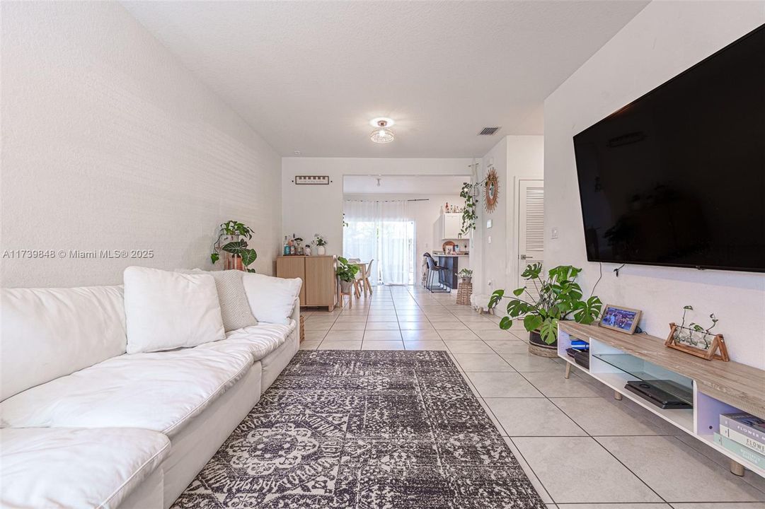 Recently Rented: $2,500 (3 beds, 2 baths, 1315 Square Feet)