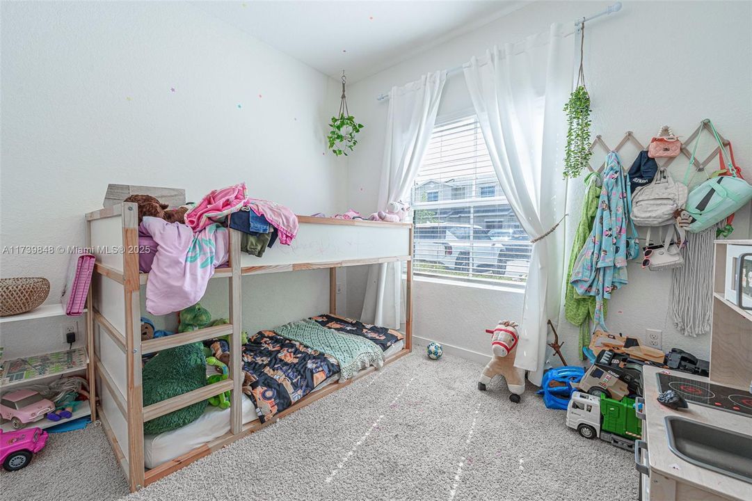 Recently Rented: $2,500 (3 beds, 2 baths, 1315 Square Feet)