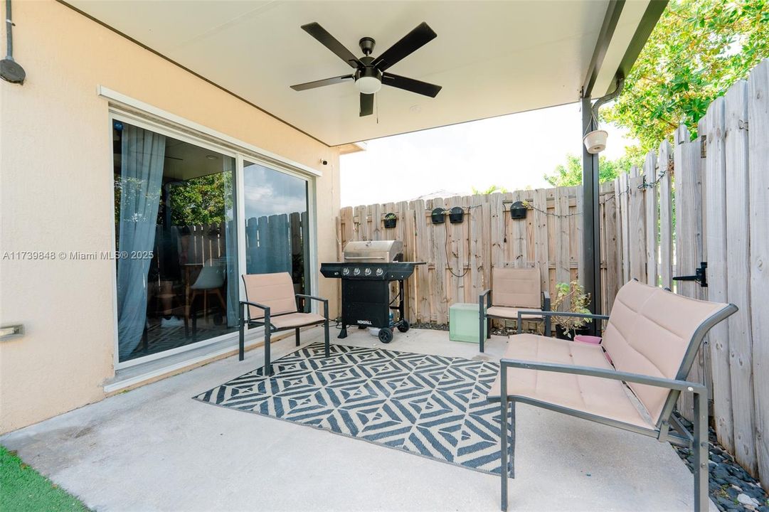 Recently Rented: $2,500 (3 beds, 2 baths, 1315 Square Feet)