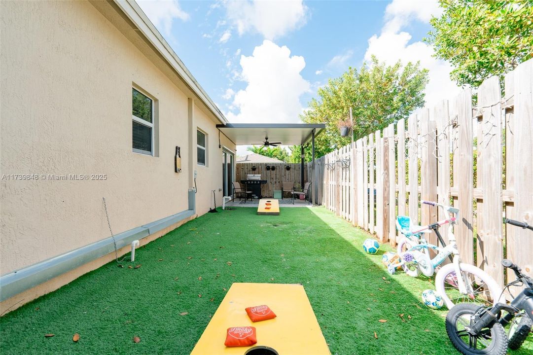 Recently Rented: $2,500 (3 beds, 2 baths, 1315 Square Feet)