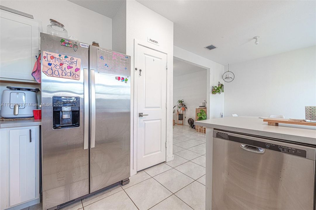 Recently Rented: $2,500 (3 beds, 2 baths, 1315 Square Feet)