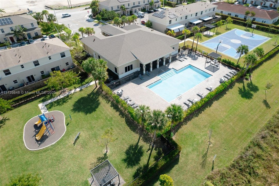 Recently Rented: $2,500 (3 beds, 2 baths, 1315 Square Feet)