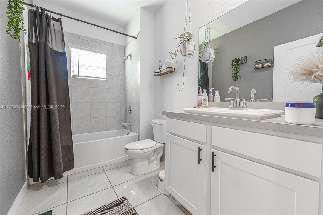 Recently Rented: $2,500 (3 beds, 2 baths, 1315 Square Feet)