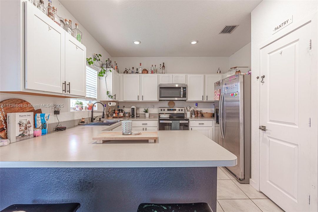 Recently Rented: $2,500 (3 beds, 2 baths, 1315 Square Feet)