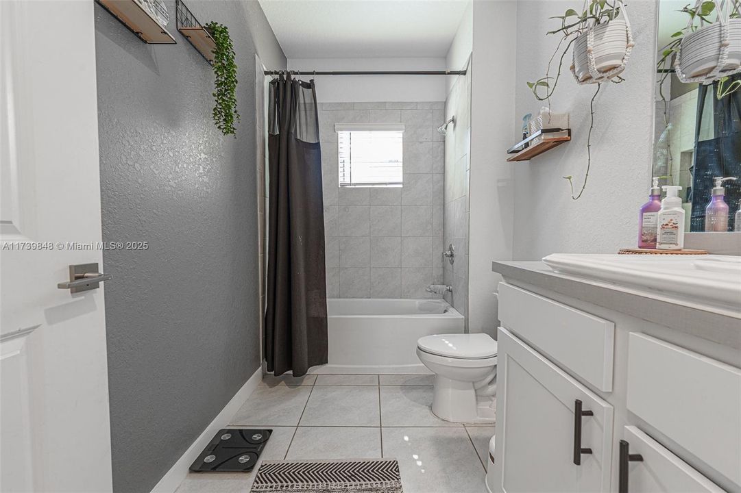 Recently Rented: $2,500 (3 beds, 2 baths, 1315 Square Feet)