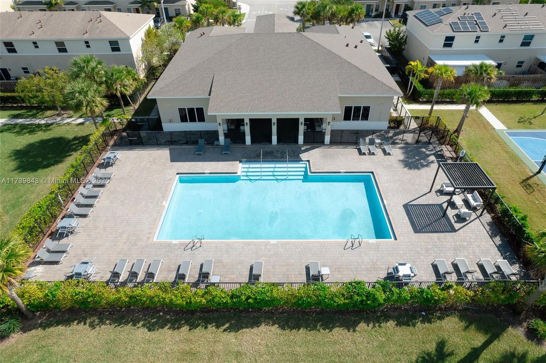 Recently Rented: $2,500 (3 beds, 2 baths, 1315 Square Feet)