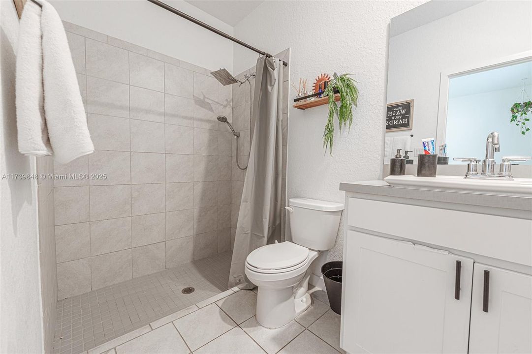 Recently Rented: $2,500 (3 beds, 2 baths, 1315 Square Feet)