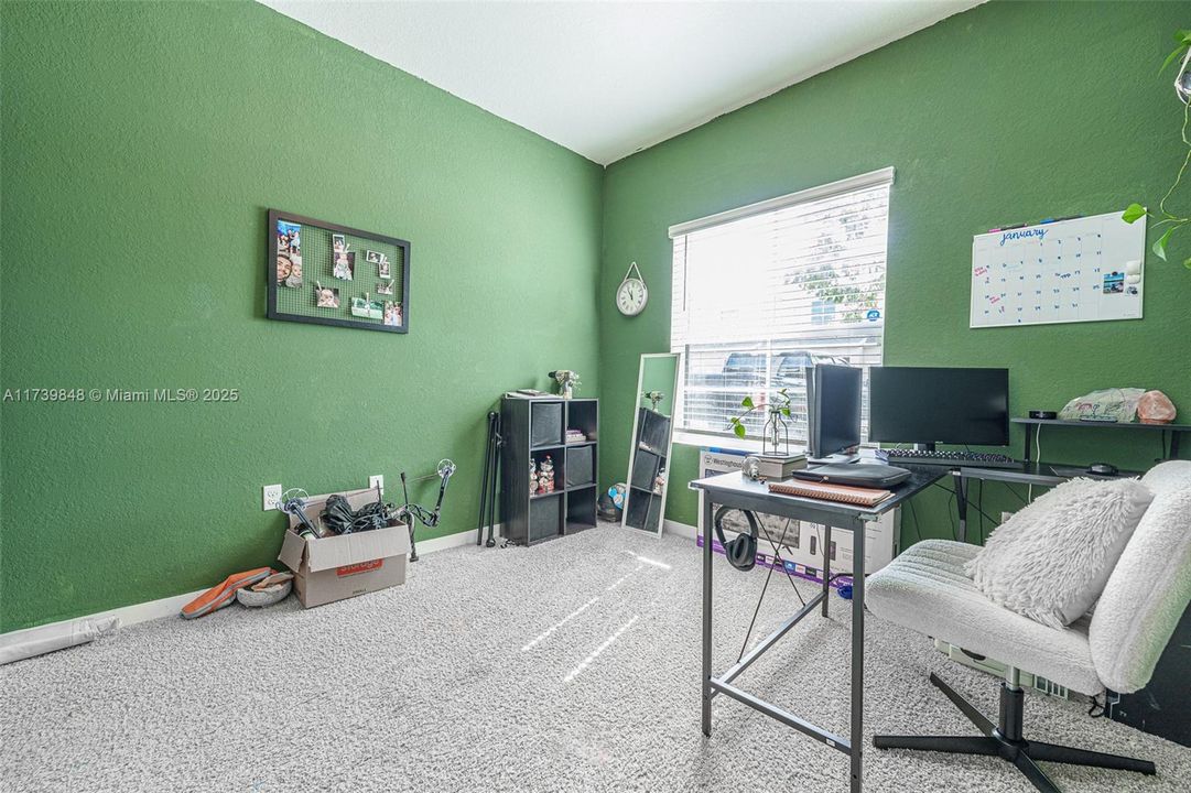 Recently Rented: $2,500 (3 beds, 2 baths, 1315 Square Feet)