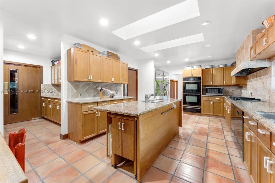 For Sale: $12,500,000 (7 beds, 5 baths, 6371 Square Feet)