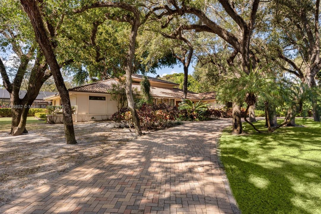 For Sale: $12,500,000 (7 beds, 5 baths, 6371 Square Feet)