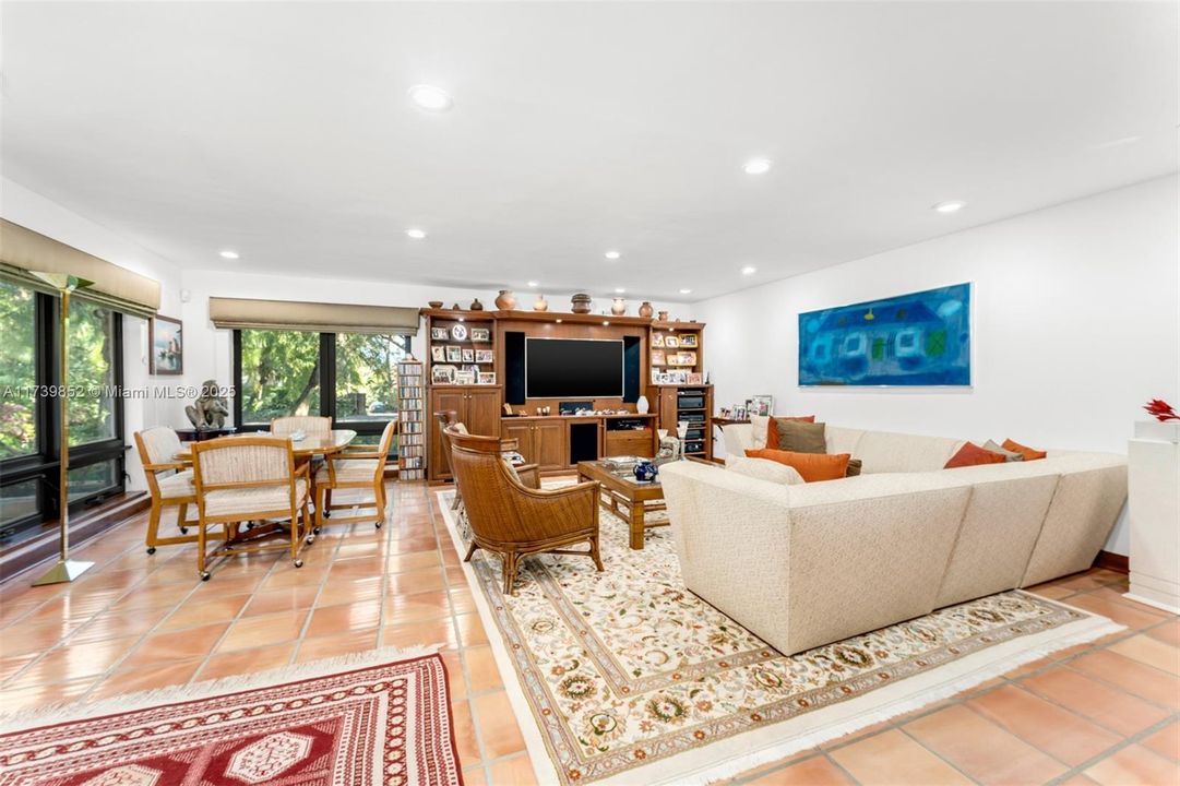 For Sale: $12,500,000 (7 beds, 5 baths, 6371 Square Feet)