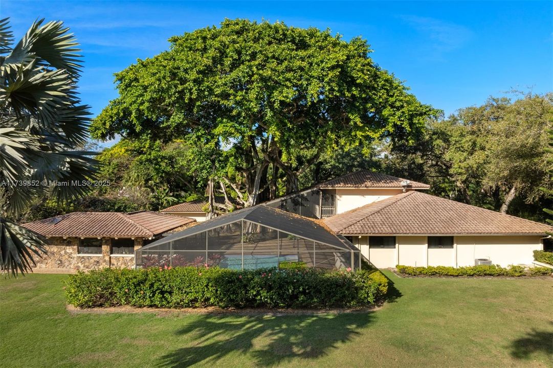 For Sale: $12,500,000 (7 beds, 5 baths, 6371 Square Feet)