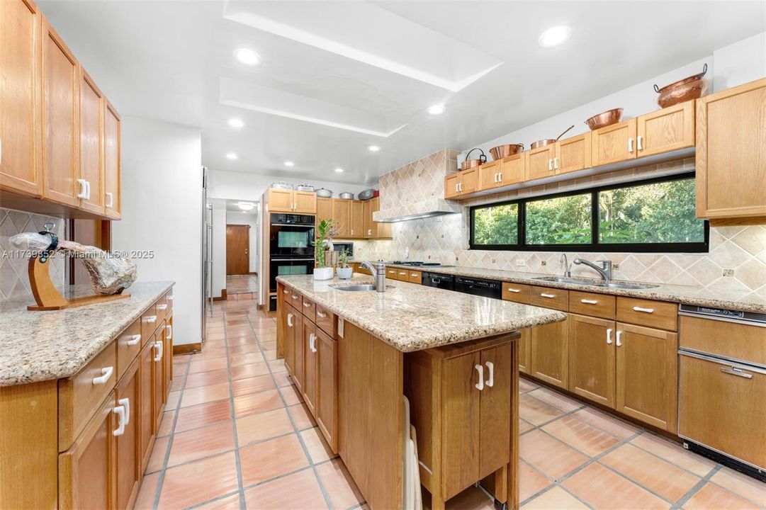 For Sale: $12,500,000 (7 beds, 5 baths, 6371 Square Feet)