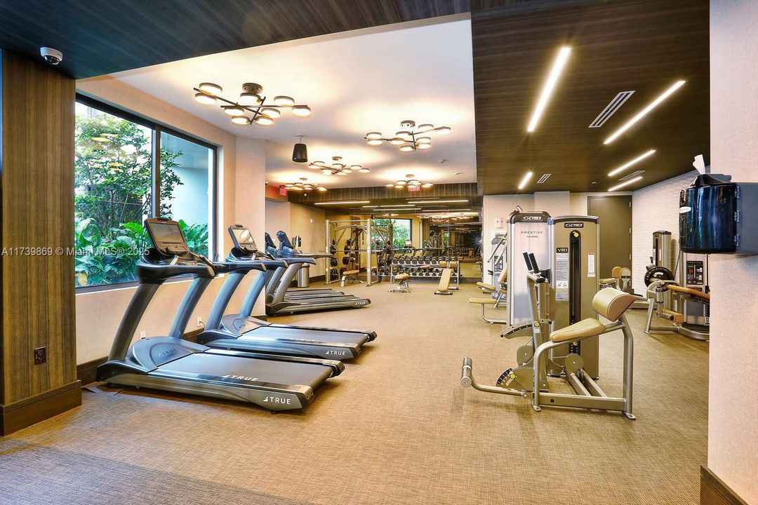 For Sale: $545,000 (1 beds, 1 baths, 688 Square Feet)