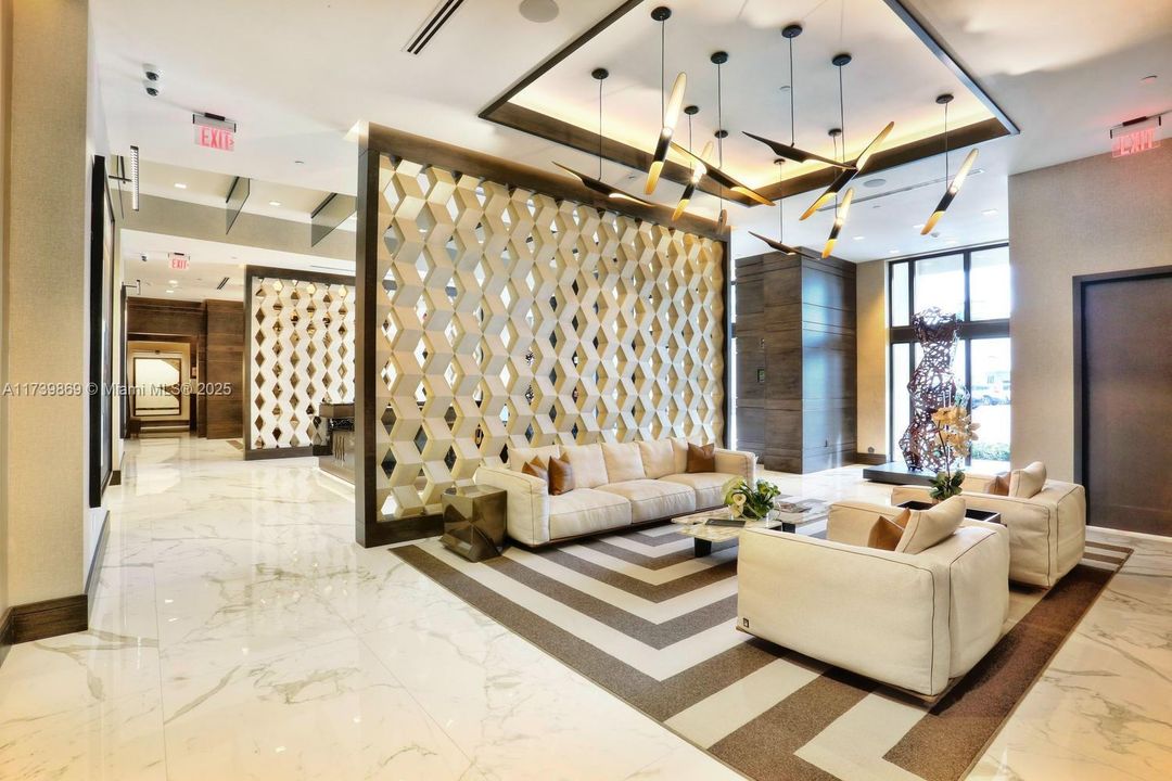 For Sale: $545,000 (1 beds, 1 baths, 688 Square Feet)