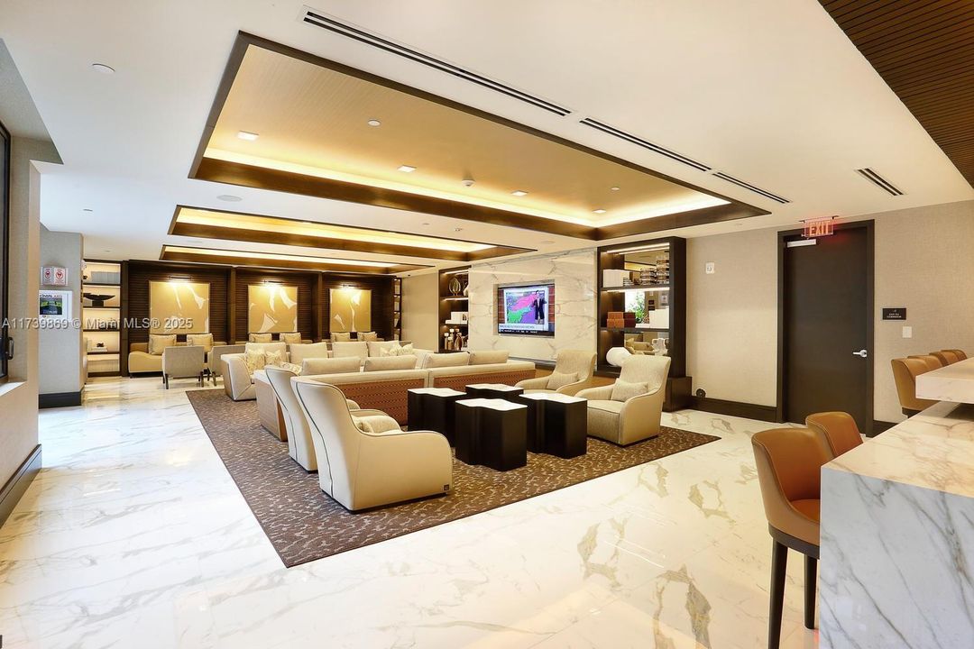 For Sale: $545,000 (1 beds, 1 baths, 688 Square Feet)