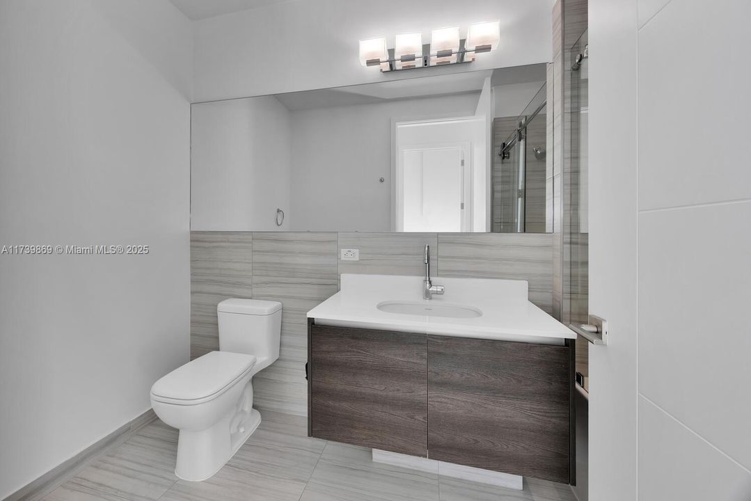 For Sale: $545,000 (1 beds, 1 baths, 688 Square Feet)