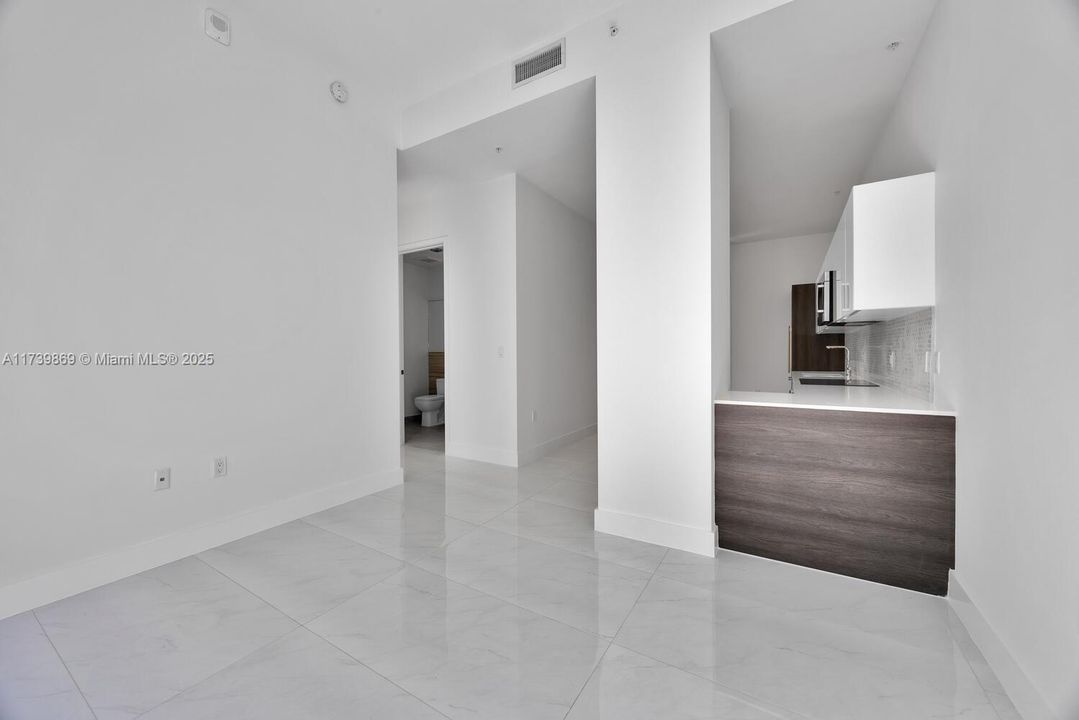 For Sale: $545,000 (1 beds, 1 baths, 688 Square Feet)