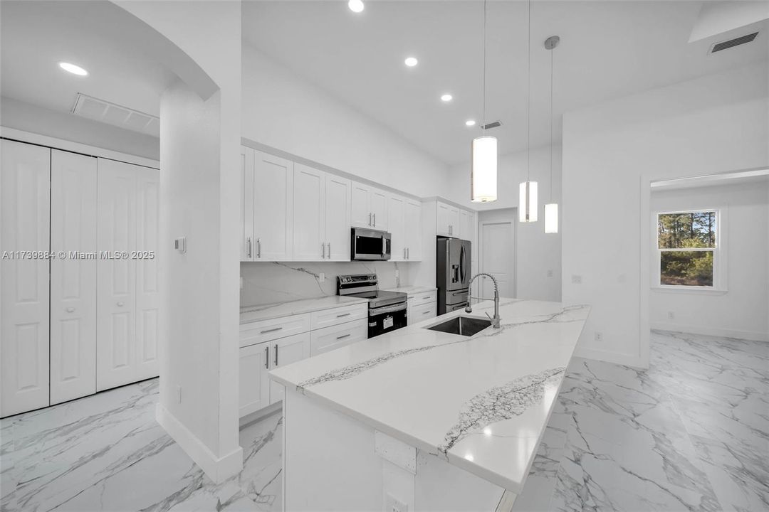 Vendido Recientemente: $425,000 (3 camas, 2 baños, 1888 Pies cuadrados)